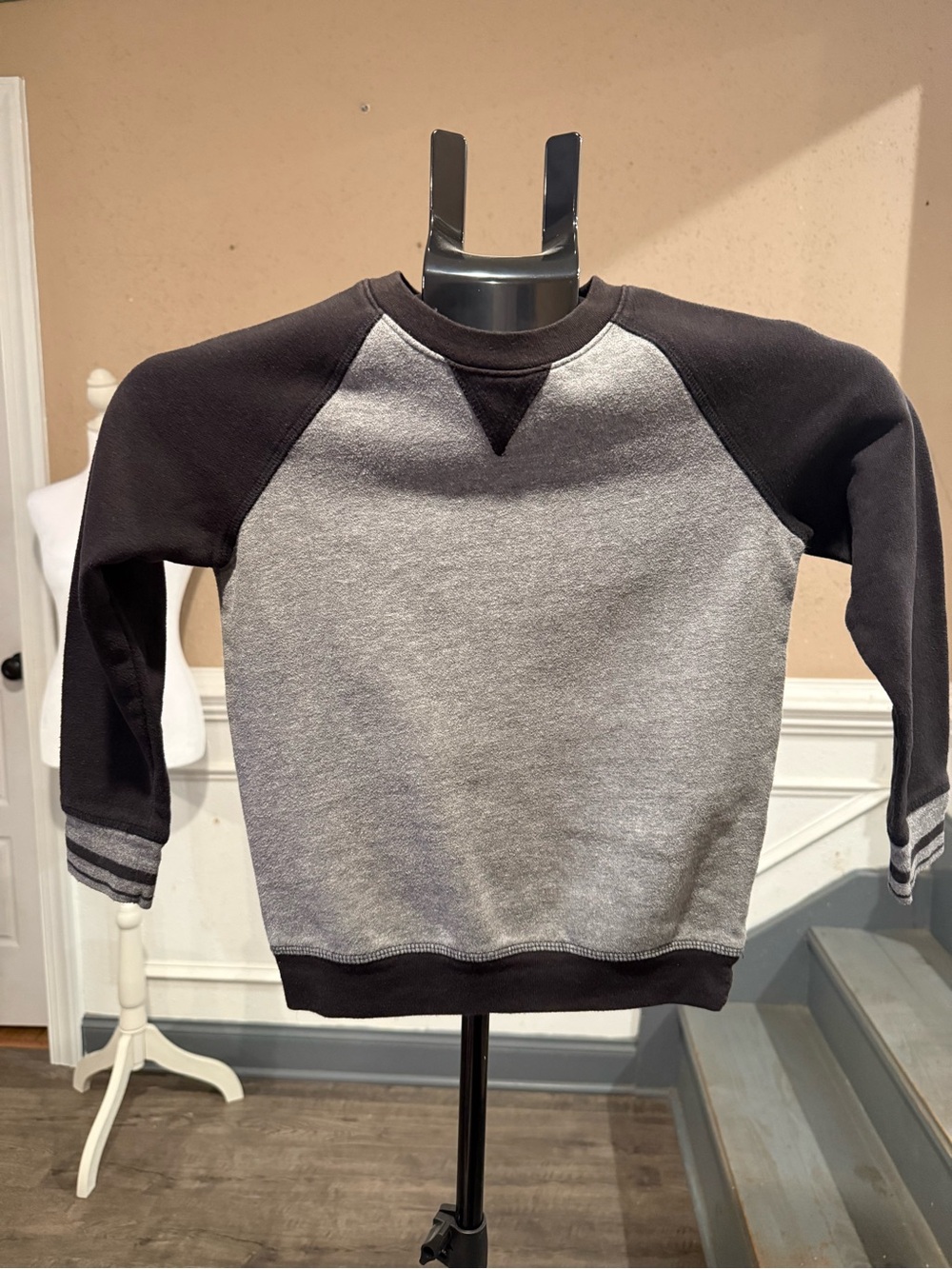 Athletic Works Boys Gray Black Pullover Sweatshirt